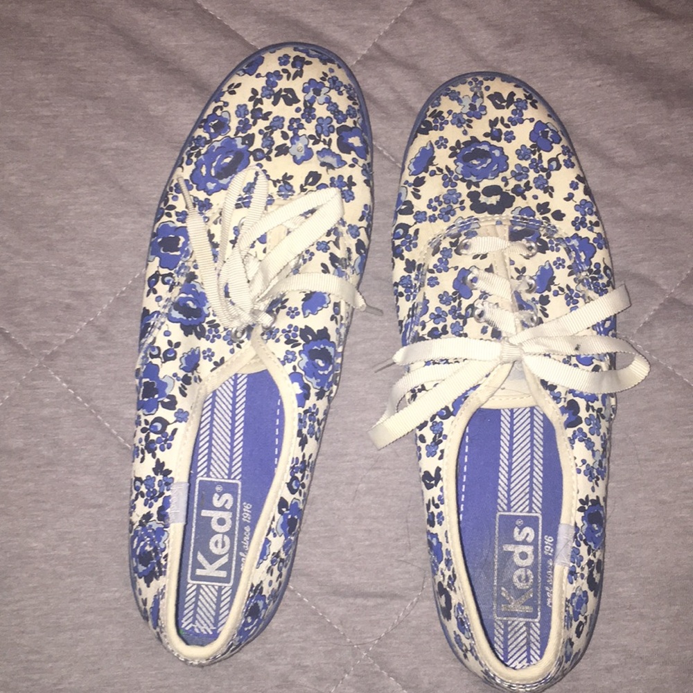 Blue & White flower Keds!🌼